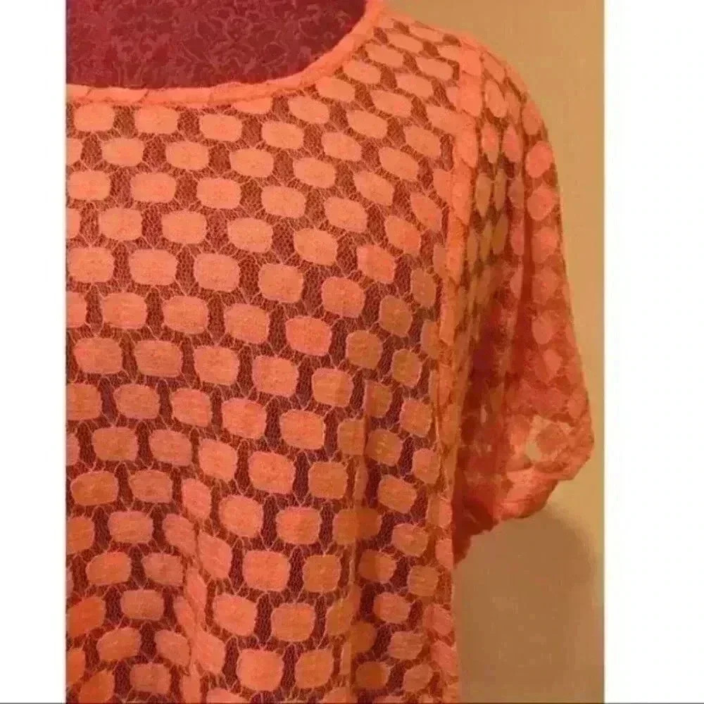 hip happening in the present Top High-low Coral - Picture 2 of 9